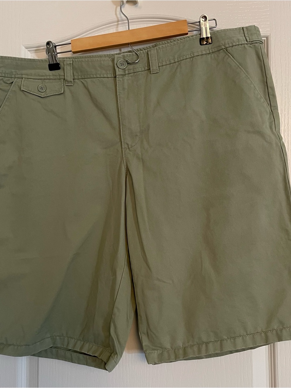 Old Navy Womens Olive Green Flat Front Shorts size 20